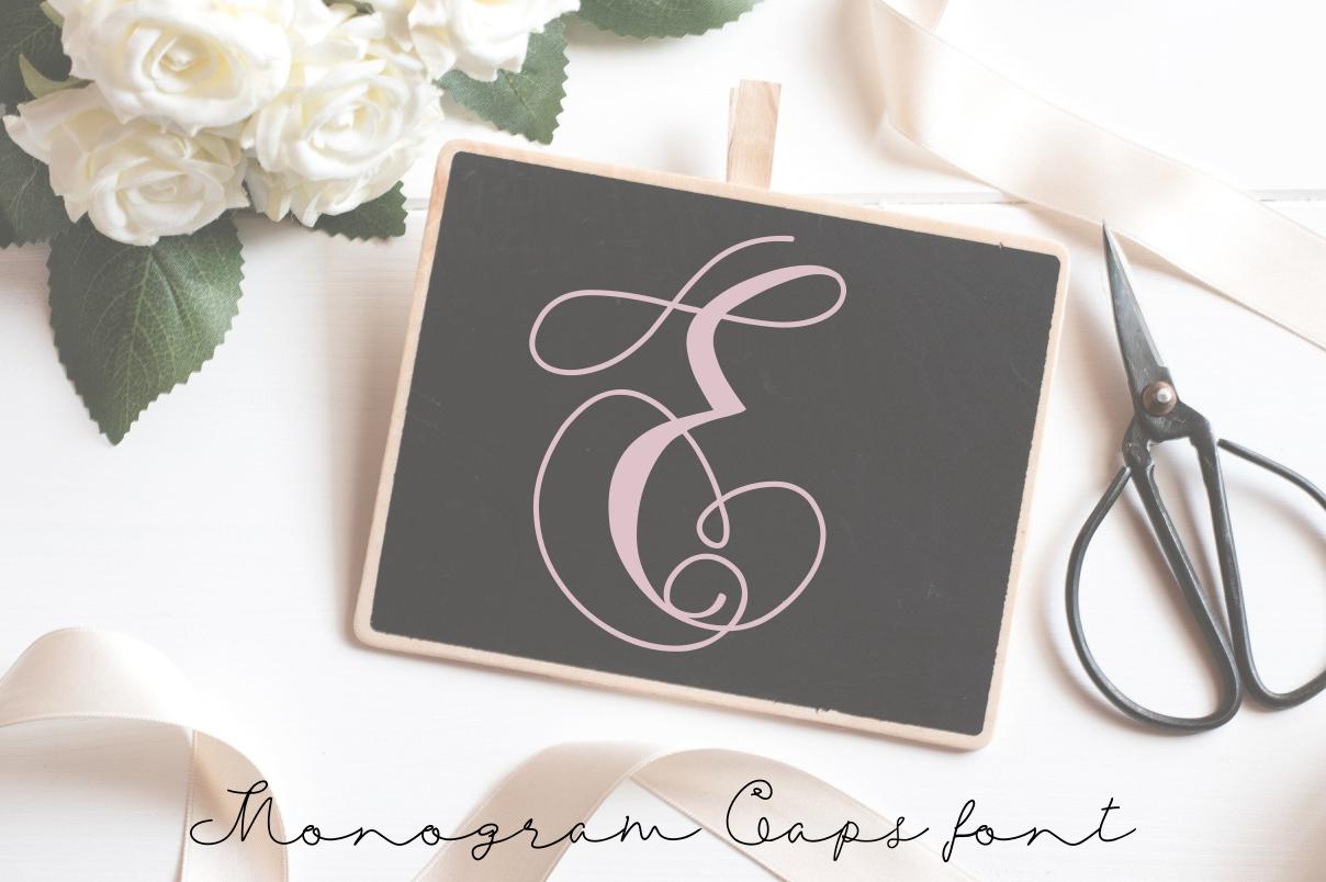 Monogram Swans Font
